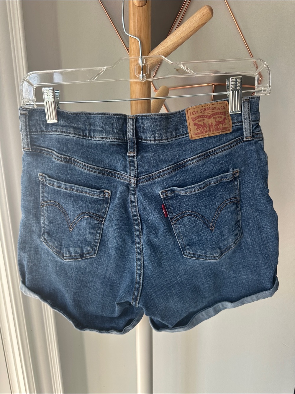 LEVI’S Women's Denim Roll-Cuff Distressed Jean Mid Length Shorts Blue Size 28
